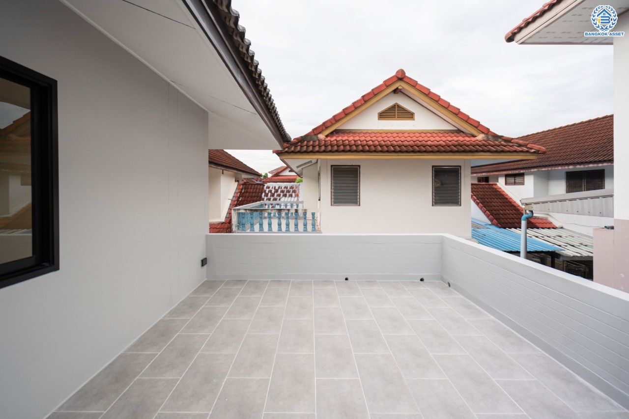 บ้านมือสองตกแต่งใหม่ ม.ดอนเมืองวิลล่า2 เพิ่มสิน บ้านเดี่ยวหลังใหญ่ เนื้อที่ 60 ตร.ว. ฟังก์ชัน 4 ห้องนอน 2 ห้องน้ำ จอดรถได้ 2 คัน บนทำเลเดินทางสะดวก เชื่อมต่อถ.สายไหม, ถ.พหลโยธิน ใกล้รถไฟฟ้าสายสีเขียว "สถานีสะพานใหม่" และทางด่วน "ฉลองรัช" รายล้อมด้วยสิ่งอำนวยความสะดวกครบครัน